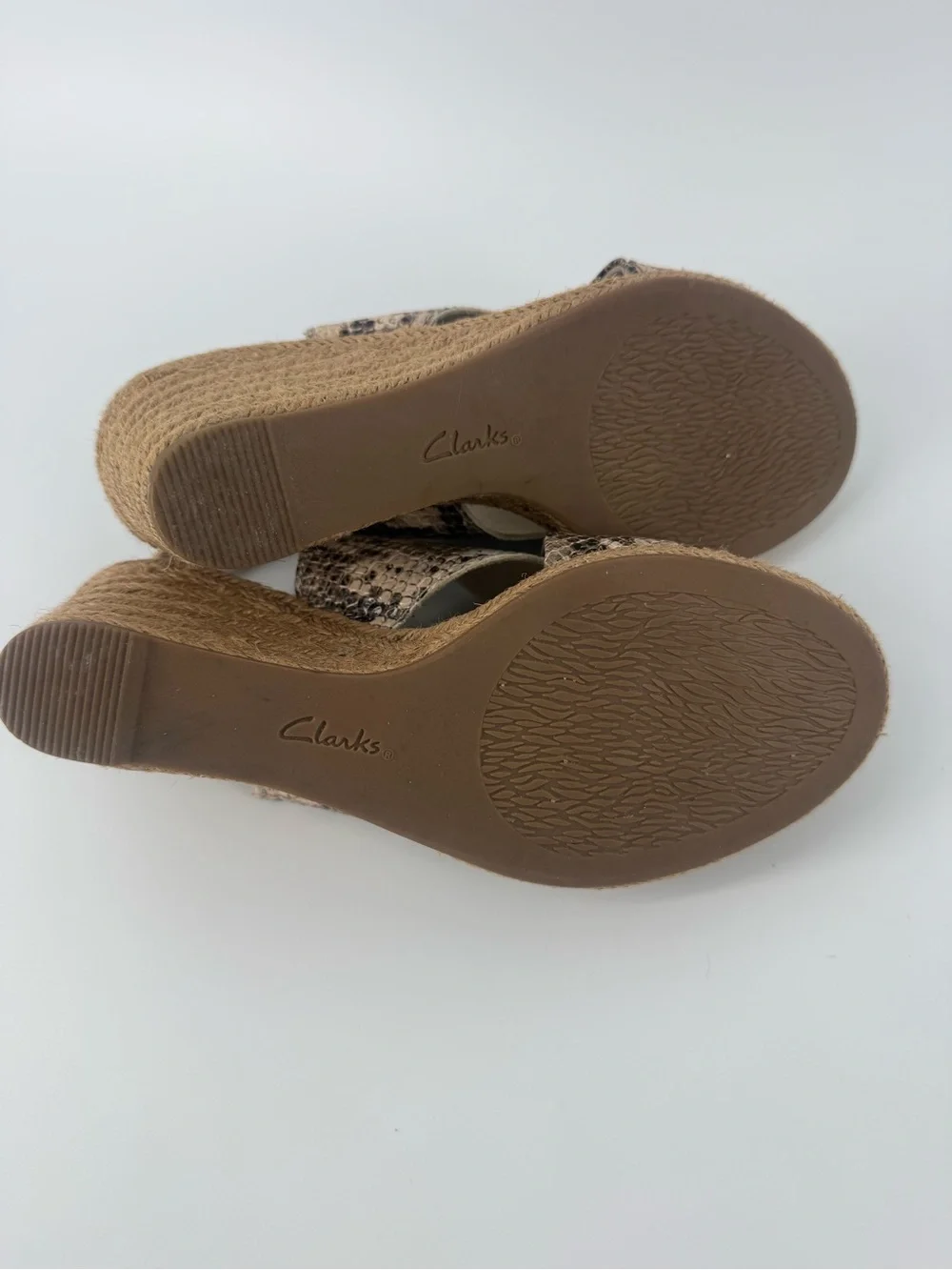 Clarks Lafley Alaine Snake Print Wedge Sandals Shoes Size 5.5 M 5 1/2 EUC Taupe